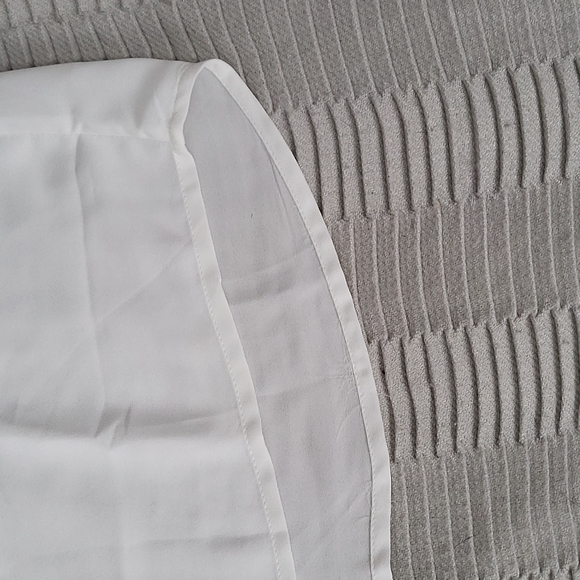 BN never worn, no tags, Women's cap sleeved blouse with beautiful lace detail - Picture 4 of 6